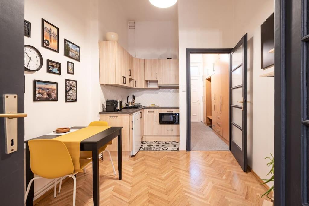 East Side Living Apartman